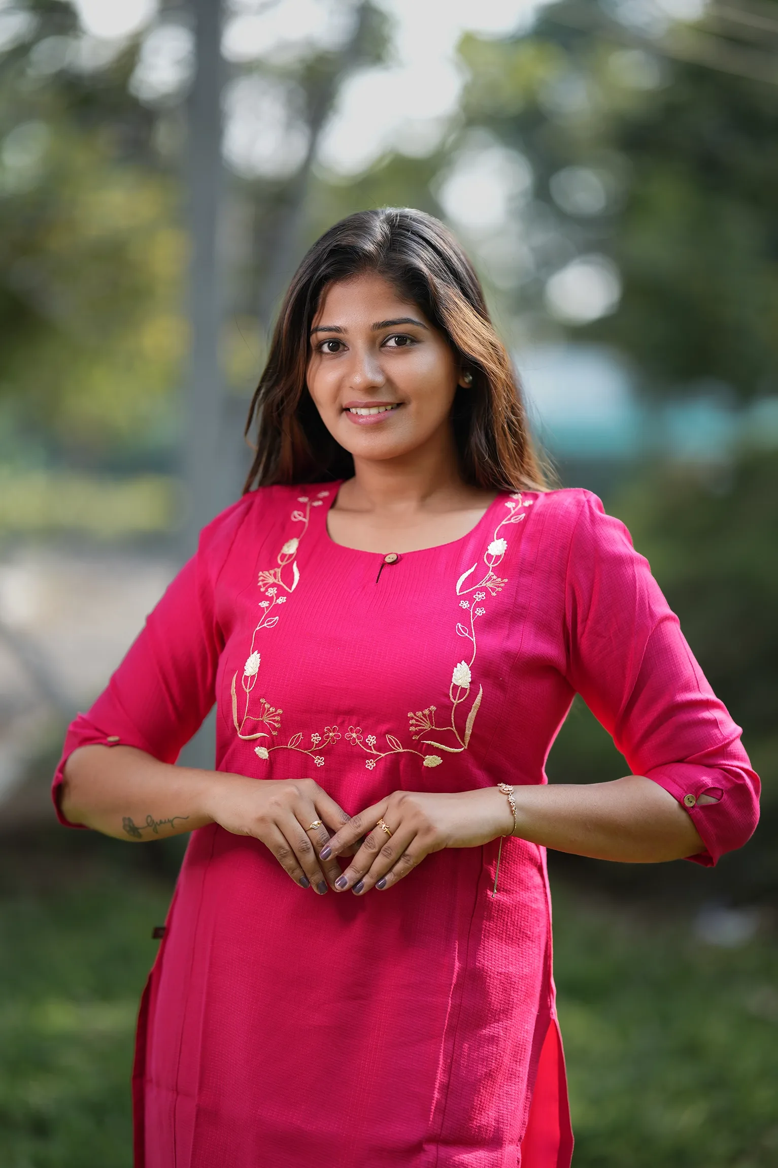 VAIDURYA Dark Pink Embroidered Kurta - Image 4