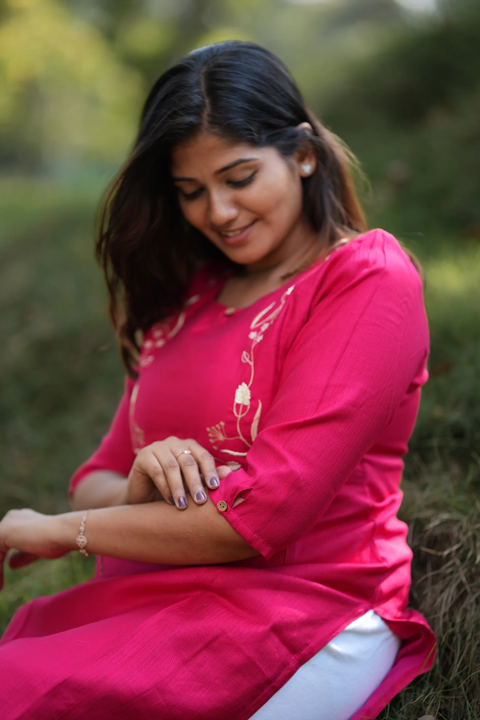 VAIDURYA Dark Pink Embroidered Kurta - Image 3