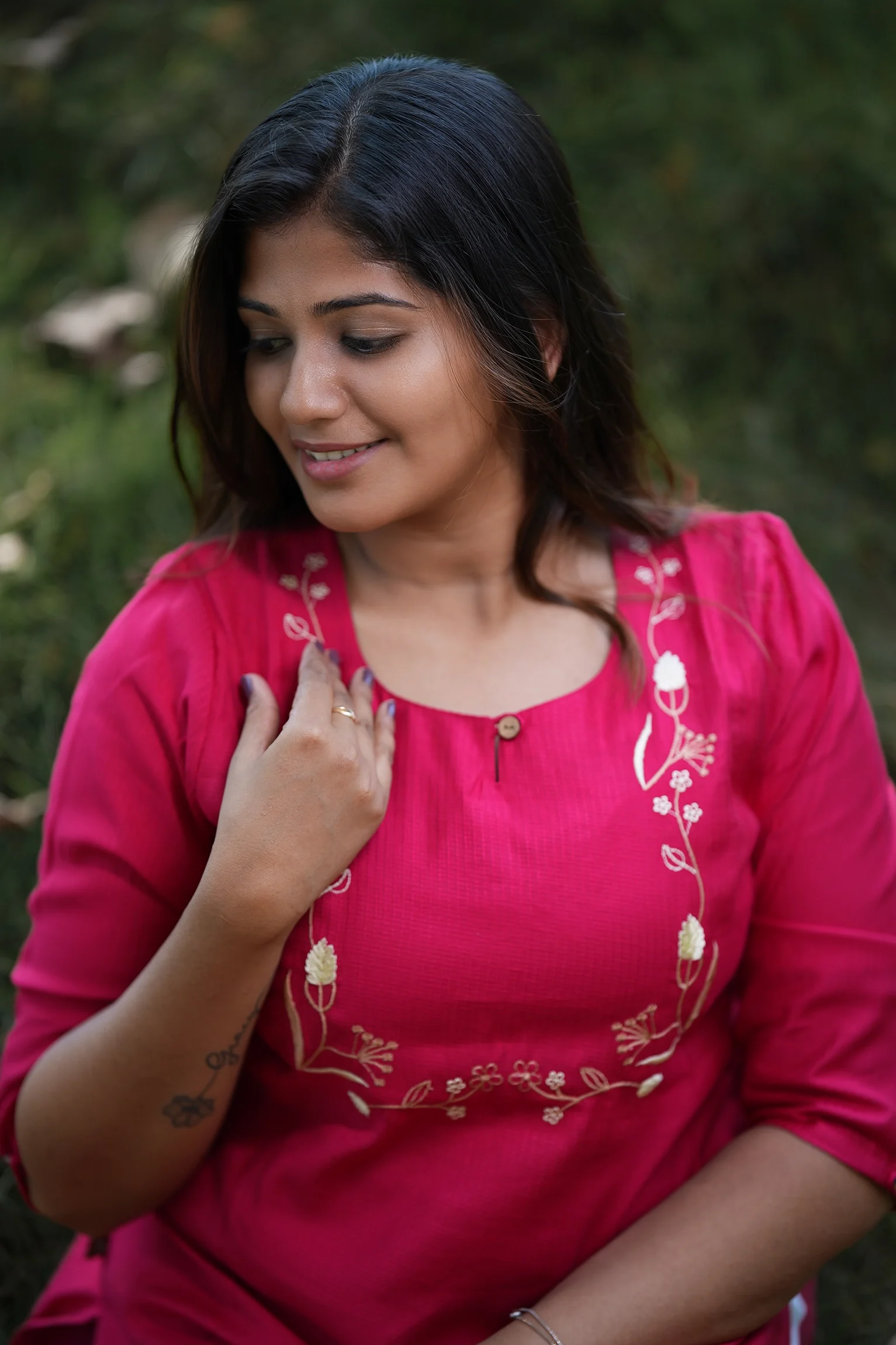 VAIDURYA Dark Pink Embroidered Kurta - Image 2