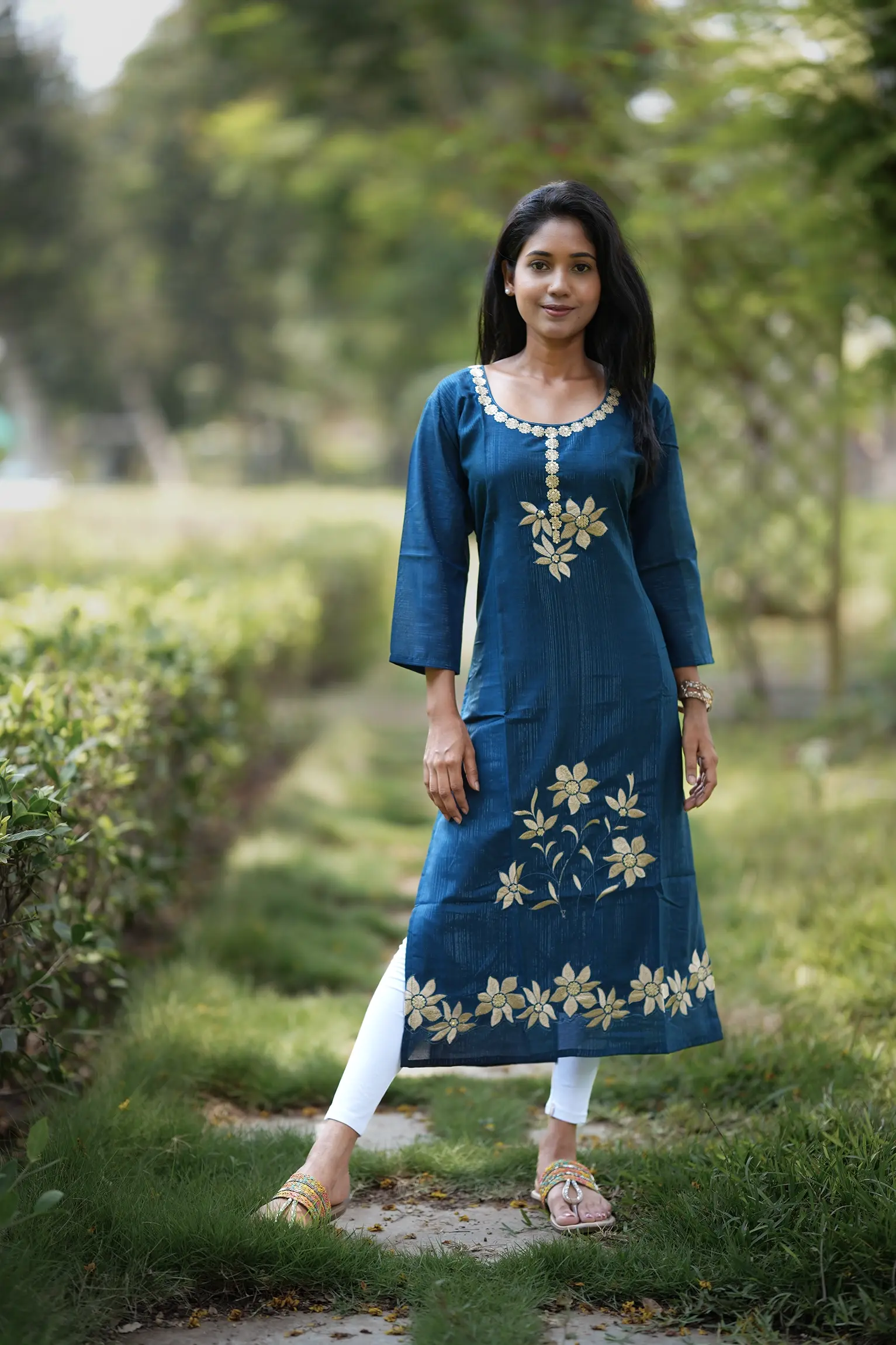 VAIDURYA Navy Embroidery Kurta