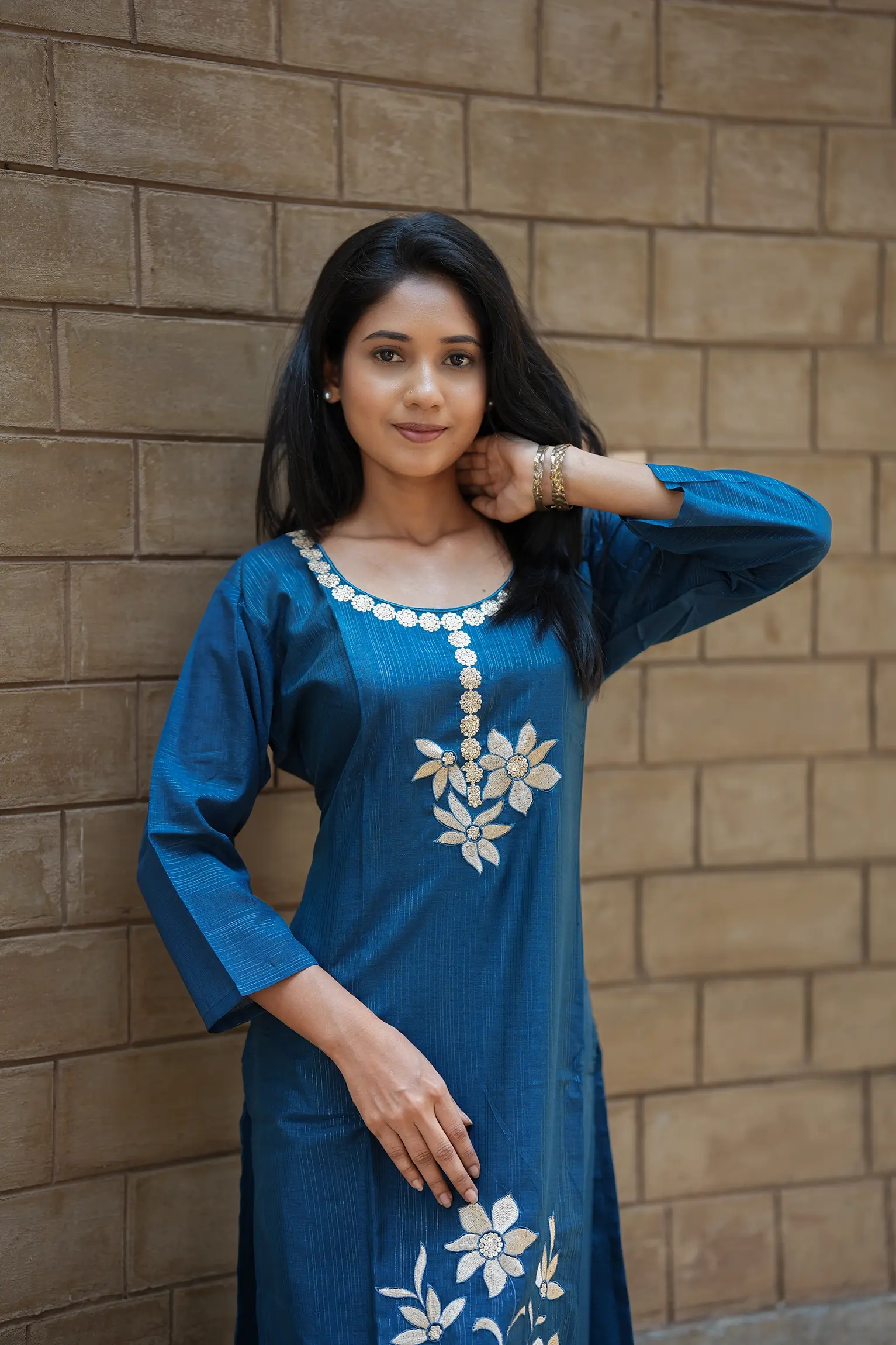 VAIDURYA Navy Embroidery Kurta - Image 2