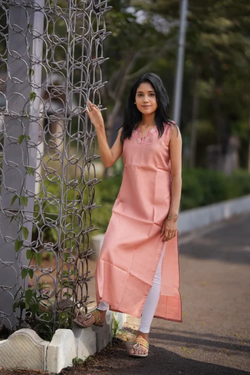 VAIDURYA Onion Pink Embroidery Kurta