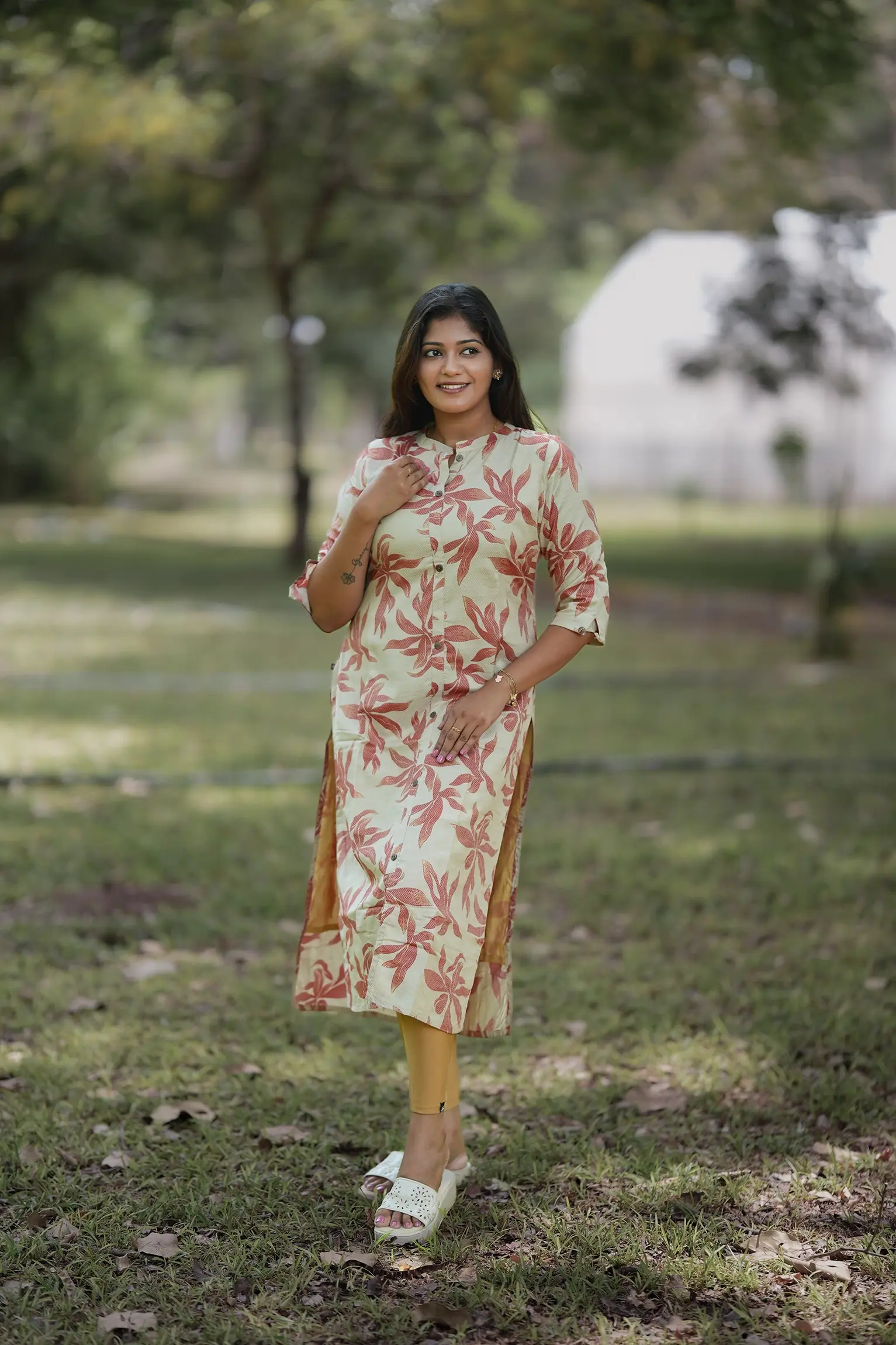 VAIDURYA Red Flower Printed Rayon Kurti