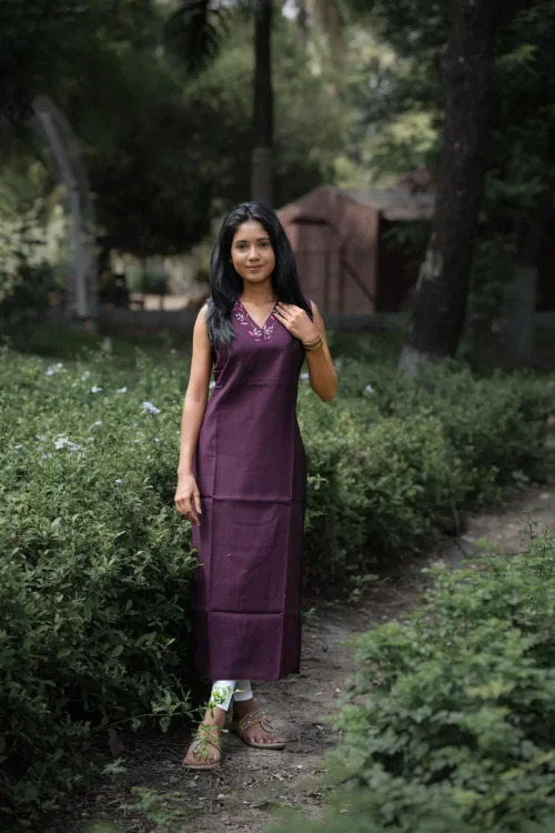 VAIDURYA Wine Embroidery Kurta